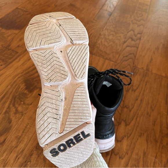 Sorel Kinetic RNEGD Conquest Waterproof Sneaker Black & Pink Size 10 - Picture 5 of 7